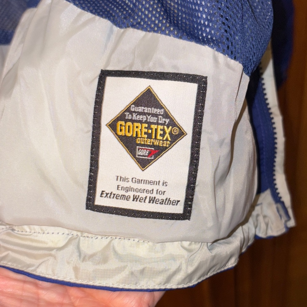 L.L. Bean women’s navy blue Raincoat - Picture 7 of 10